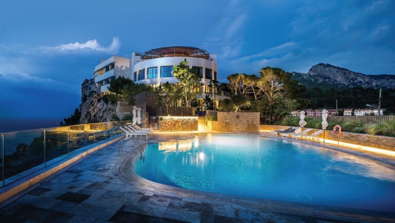 Jumeirah Hotels: Complete Guide to Luxury Stays, Technology Benefits, and Real-World Experiences